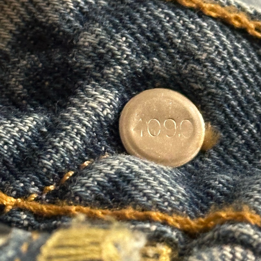 Levi’s 501 Button Fly Light Wash Straight Leg Distressed Knee W38 L32 - Picture 8 of 9